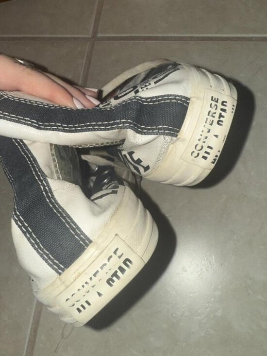 Converse - Picture 2 of 3